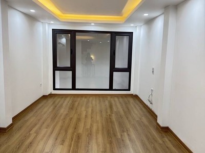 Bán nhà 5t phố gia quất, thượng thanh, 1 nhà ra mặt phố. chỉ 5t2 tl trực tiếp chính chủ. lh: 1