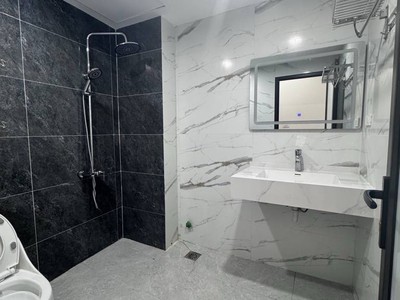 Bán nhà 5t phố gia quất, thượng thanh, 1 nhà ra mặt phố. chỉ 5t2 tl trực tiếp chính chủ. lh: 2