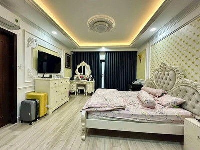 Bán khách sạn 17pn vạn hạnh mall , sư vạn hạnh, q10, 5x17m, hđ 105 triệu/ tháng giá 37 tỷ 1