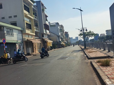 Quận 8, bán nhà mặt tiền kinh doanh vừa ở vừa cho thuê, 3 tầng, sát q5, ngay cầu chà và. 4.3x19m, 0