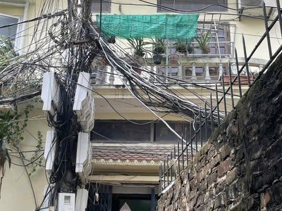 Cần bán nhà 4 tầng 50m2 góc 2 mặt tiền rộng 5,6m dài 9m oto vào tận nhà 0