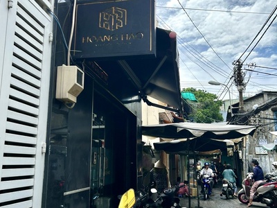 Nhà ngay mặt tiền đường đoàn văn bơ - có lọi thê kinh doanh lớn -- cách vài căn đến ngã tư tôn đản. 0