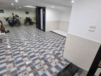 Bán căn hộ dịch vụ phố trích sài, tây hồ. 110m2 8 tầng -mt 7m giá 32 tỷ- gà đẻ chứng vàng - kinh 1