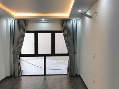 Hoàng như tiếp 50m,6 tầng,lô góc,2 thoáng,thang máy,ngõ thông qua hồng tiến.giá 10.x tỷ 2