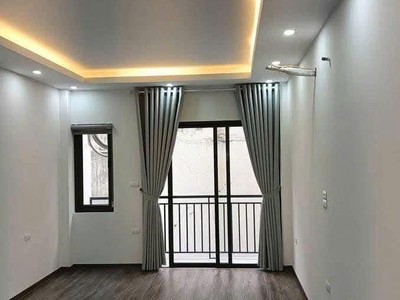 Hoàng như tiếp 50m,6 tầng,lô góc,2 thoáng,thang máy,ngõ thông qua hồng tiến.giá 10.x tỷ 3