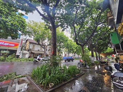 56,5 Tỷ Trần Hưng Đạo Đối Diện Bộ Tài Chính  6 Tầng Mặt Tiền 5M Thông Sàn 0