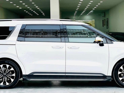 Bán xe Kia Carnival 2.2D Signature 2024, máy dầu, màu trắng. 2