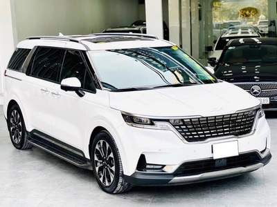 Bán xe Kia Carnival 2.2D Signature 2024, máy dầu, màu trắng. 3