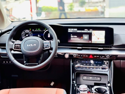 Bán xe Kia Carnival 2.2D Signature 2024, máy dầu, màu trắng. 8