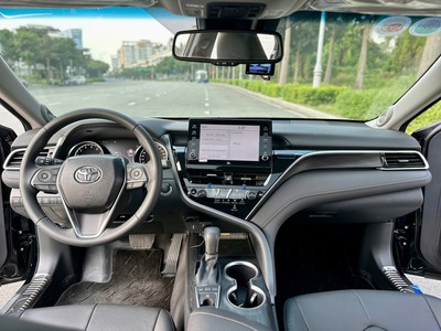 Bán xe Toyota Camry 2.5Q 2024, màu đen. 8