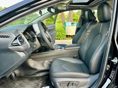 Bán xe Toyota Camry 2.5Q 2024, màu đen. 10
