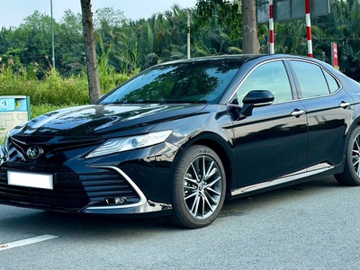 Bán xe Toyota Camry 2.5Q 2024, màu đen. 4