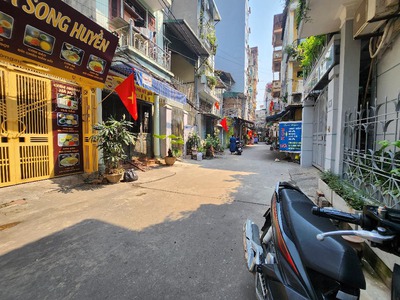 Chỉ 12 tỷ 9 - nhà phân lô vip hoàng đạo thành - cách phố lớn vài bước chân 0