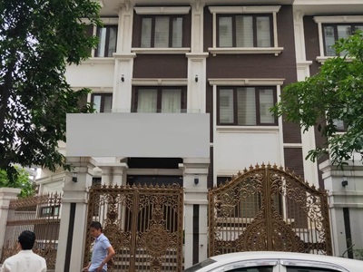 Cho thuê biệt thự hoàng quốc việt, 200m2, 5 tầng lô góc, thang máy 0