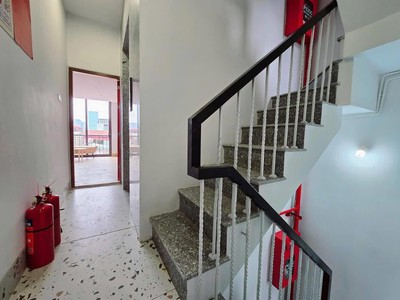 Bán tòa nhà 10p.kk phố võ chí công 50m2 6tầng thang máy 12.8 tỷ cầu giấy 2