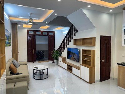 Nhà đẹp ở ngay - dân xây - 2 mặt thoáng - cách mp nguyễn hoàng 30m - ô chờ thang máy. 1