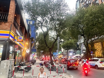 Siêu phẩm bán căn góc 2 mặt tiền: 111 lê thánh tôn   ngô văn năm, p. bến nghé, quận 1 0