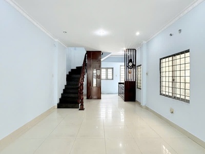    nhà nội thất đầy đủ - ngay chợ bà chiểu  - hẻm xe hơi kia - sát mặt tiền- 20m vuông a4- 2 tầng 0