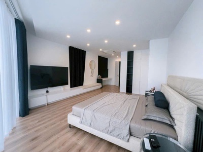 Bán nhà riêng mặt Hồ Đầm Tròn - Đội Cấn - Diện tích 52m2 - Giá 32 tỷ 4