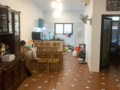 Bán nhà phố tôn thất tùng, ngõ ô tô, sát mặt phố, 85m2, giá cực rẻ 2