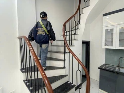 Nhỉnh 4 tỷ có ngay nhà mới 5 tầng ngõ phố lĩnh nam đầy đủ tiện ích 0