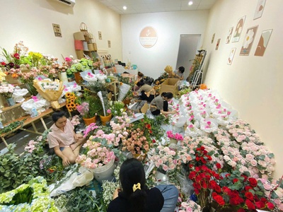 Cần sang nhượng shop hoa địa chỉ: 121 đường trần hưng đạo, dĩ an 4