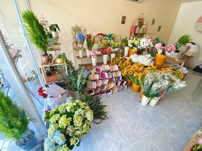 Cần sang nhượng shop hoa địa chỉ: 121 đường trần hưng đạo, dĩ an 1