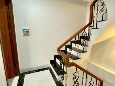 Bán nhà thạch bàn -51m2- nhỉnh 7tỷ- thang máy- 10m ô tô tránh đỗ cả ngày- gần chợ 2