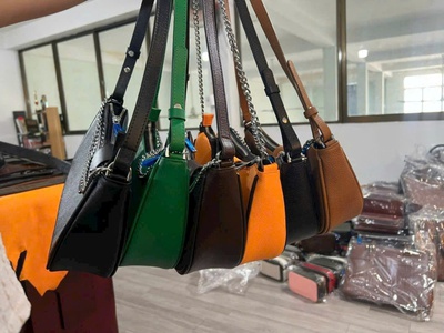 Nhập sỉ ví da bò giá rẻ ở Sài Gòn 4