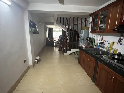 Siêu phẩm phân lô oto tránh-  vỉa hè kinh doanh sầm uất. khung cột chắc chắn có thể lắp thang máy 2
