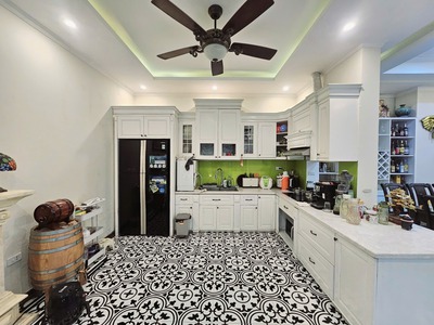 Phân lô oto hoàng quốc việt, cầu giấy, 66m2 x 5t, mt 5.5m, 17 tỷ 9. 2