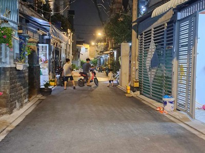 Hàng hiếm giữa lòng quận 12   nhà đẹp 2 tầng   ngang khủng 8m   hẻm nhựa xe hơi quay đầu   chỉ 0