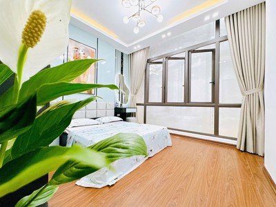 Bán nhà ngõ 135 phố đội cấn 36/40m2 x 4 tầng, ngõ thông, nhà mới kính koong full nội thất với 4 1