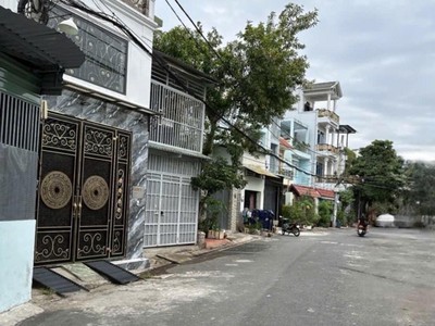 Mặt tiền đường 10m thông trung mỹ tây quận 12 - 70m2, ngang 5.5m, nhà cấp 4 còn mơi ở ngay - vị trí 0