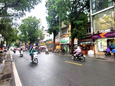 Mặt phố trung tâm quận Hai Bà Trưng DT 80m2x7T thang máy, vỉa hè rộng mặt tiền quyền lực 0
