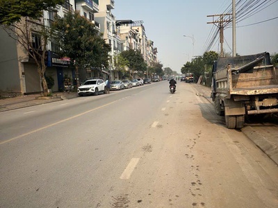 Bán đất phân lô siêu đẹp thạch bàn long biên đường oto tránh vỉa hè 79m mặt tiền: 5m 12 tỷ 3