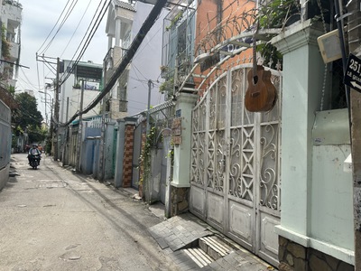 Chính chủ bán nhà 2 mặt tiền hẻm ô tô, tại lê quang định, dt 96m2, 4pn, 3wc, mặt tiền 6,5m 2