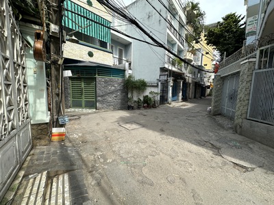 Chính chủ bán nhà 2 mặt tiền hẻm ô tô, tại lê quang định, dt 96m2, 4pn, 3wc, mặt tiền 6,5m 3