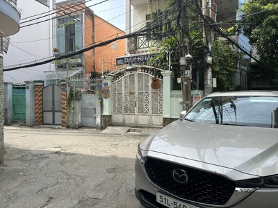 Chính chủ bán nhà 2 mặt tiền hẻm ô tô, tại lê quang định, dt 96m2, 4pn, 3wc, mặt tiền 6,5m 4