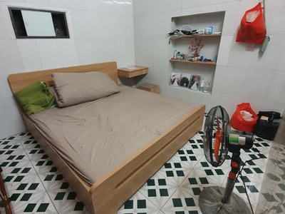 Chính chủ cho thuê nhà cấp 4 có 1n1k, VSKK ở ngõ chợ Khâm Thiên, Đống Đa 0