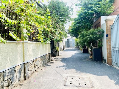 Bán nhà xe hơi đổ cửa, giáp bình thạnh, phú nhuận, sân bay 7ph, diện tích 138m2 giá chỉ 70 triệu/m2. 1