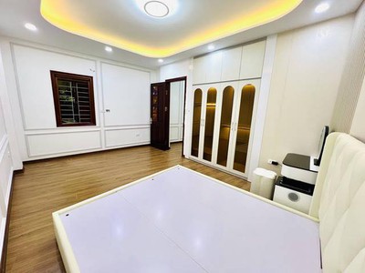 Nhà phố đê la thành , ba đình , diện tích 31m2, mặt tiền 8.4m, 5 tầng . giá chỉ 7.2 tỷ 2