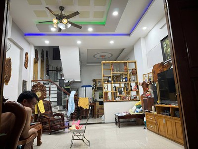 Nhà đẹp 5x20m full nội thất xịn, 3 lầu, 4pn, 5wc, sân xe 7 chỗ 0