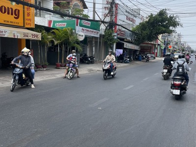 Bán nhà mặt tiền 3 tầng 5x25m giá 13,5 tỷ đường nguyễn ảnh thủ 1