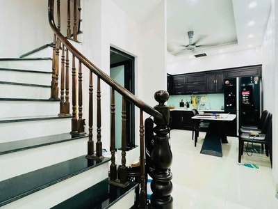 Bán nhà đẹp 50m2 4tầng mặt tiền 4m 8.8 tỷ ôtô đỗ cổng phố lạc long quân gần hồ tây 2