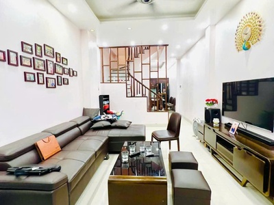 Bán nhà đẹp 50m2 4tầng mặt tiền 4m 8.8 tỷ ôtô đỗ cổng phố lạc long quân gần hồ tây 0