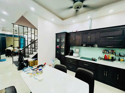 Bán nhà đẹp 50m2 4tầng mặt tiền 4m 8.8 tỷ ôtô đỗ cổng phố lạc long quân gần hồ tây 1