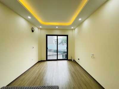 Cần bán nhà nam dư lĩnh nam 32m 5tầng 4 phòng thất giá 4.95 tỷ sổ riêng 3