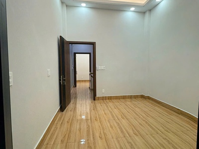 Giá mề- lê đạum nhất quận 11: 3.78 tỷ - lê đại hành - dt:30m - 3m x 10 m - 1 trệt 1 lầu- 2 pn 2 wc 4