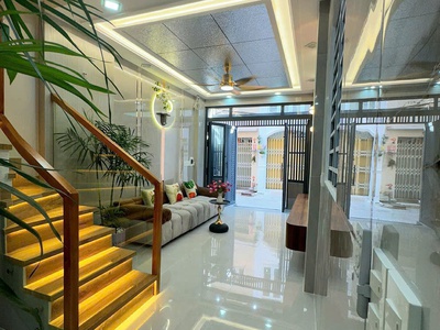 Giá mề- lê đạum nhất quận 11: 3.78 tỷ - lê đại hành - dt:30m - 3m x 10 m - 1 trệt 1 lầu- 2 pn 2 wc 3